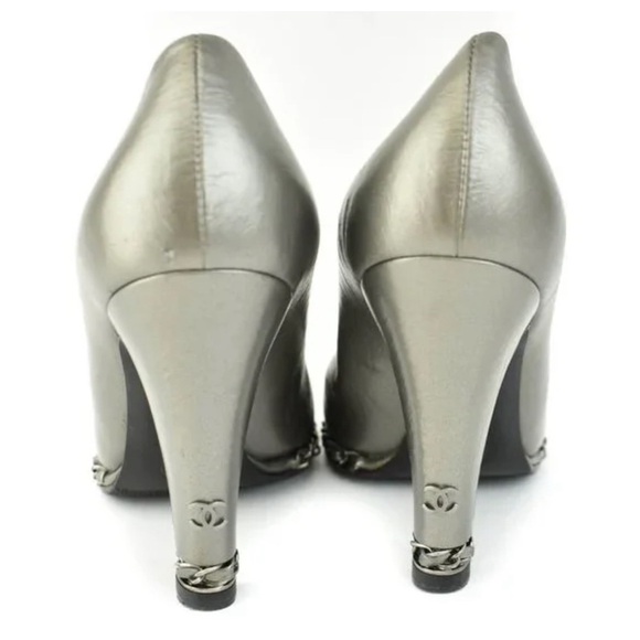 CHANEL "Chain": Deep Silver, Leather & "CC" Logo Pumps/Heels - Picture 5 of 16